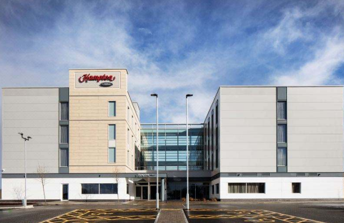 《通宝TB888在全球》系列报道之一——英国布里斯托机场希尔顿欢朋酒店